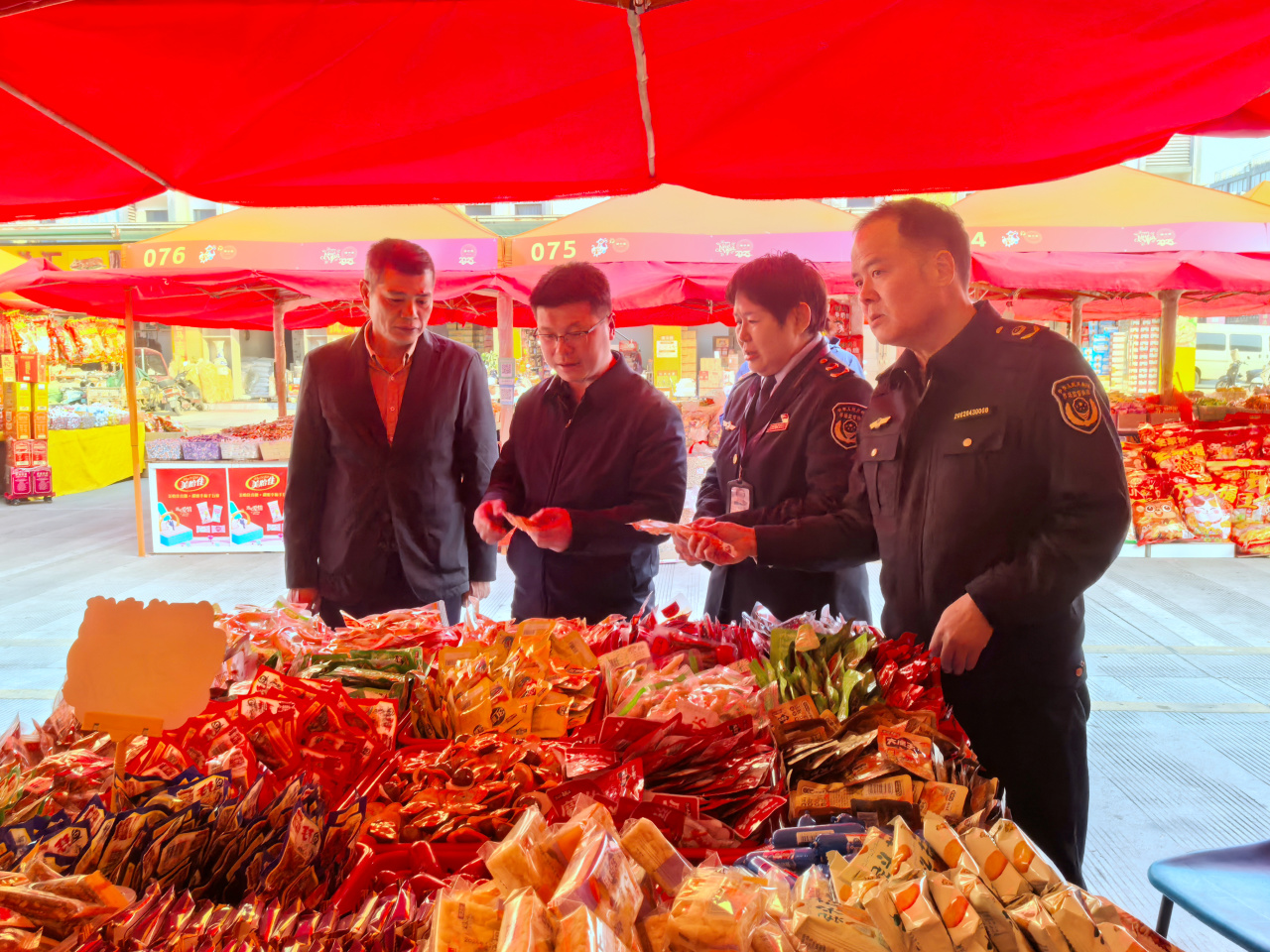 嚴監管，護年味 柳州市場監管筑牢食用農產品批發安全防線